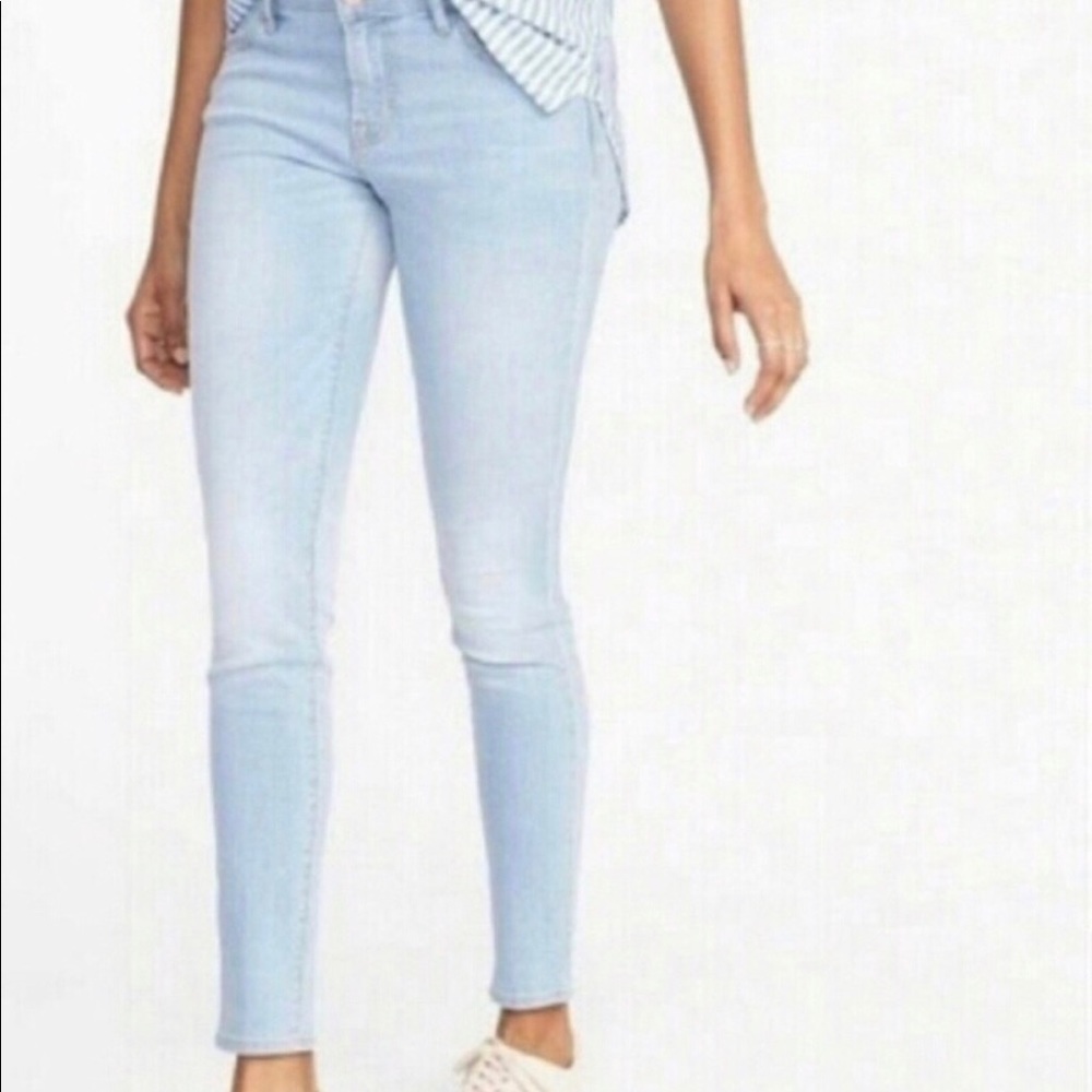 Light wash size 26 skinny jeans